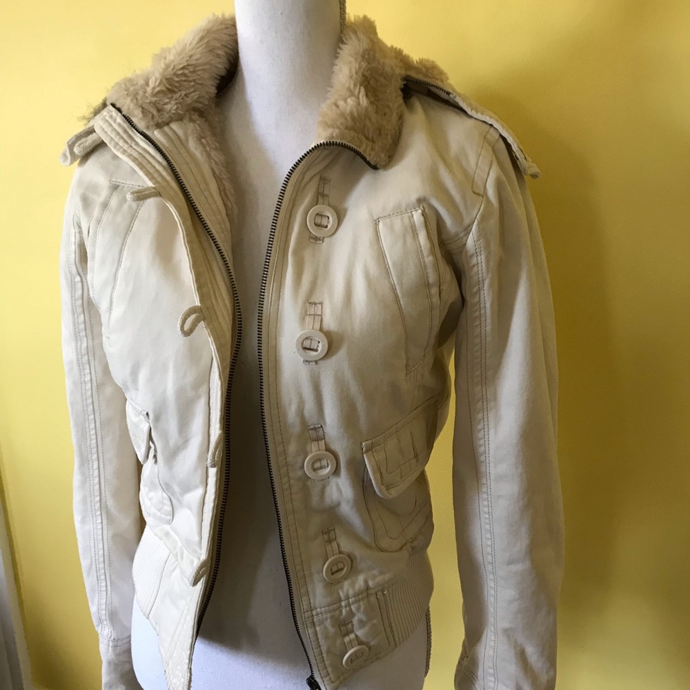 Medium Aeropostale’s white furry warm hooded coat